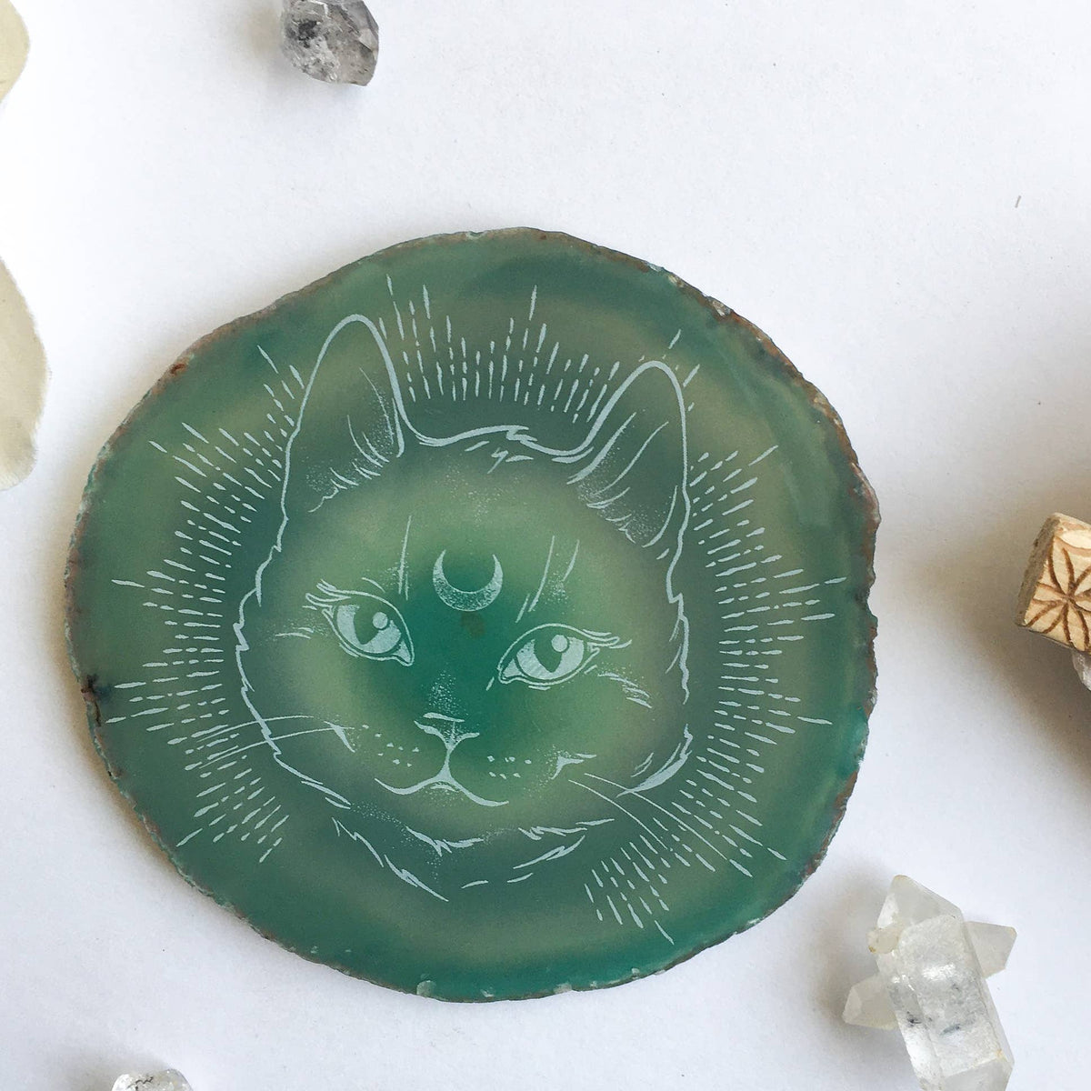 &quot;Midnight Familiar&quot; Halloween Cat Agate Slice
