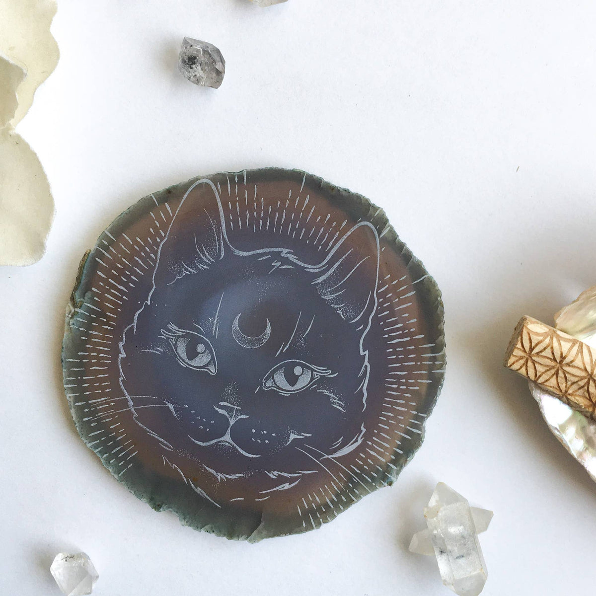 &quot;Midnight Familiar&quot; Halloween Cat Agate Slice
