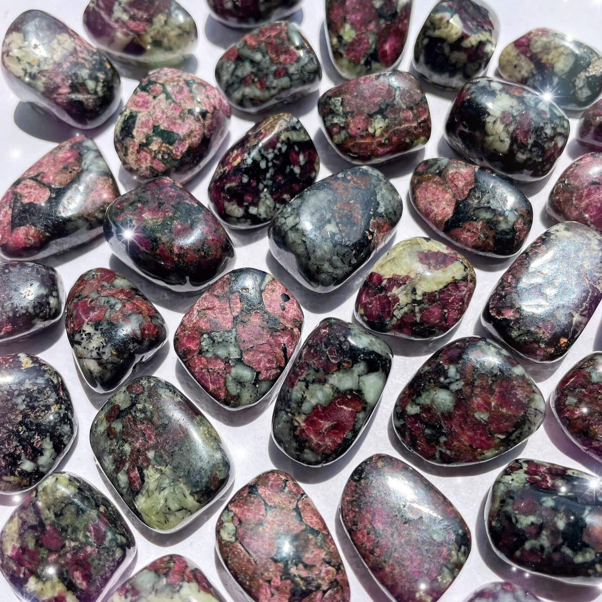 Small-sized Eudialyte tumbled pocket stone.